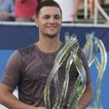 Kecmanović pokorio Valensiju, sledi Rolan Garos