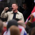 Britanski anti-islamski aktivista Tomi Robinson nakratko priveden: Tri sata na aerodromu Hitrou bez telefona