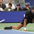 (Foto) Novak Đoković ispao u prvom kolu US Opena: Srpski teniser povraćao i imao problema sa grčem