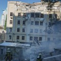 Nastavljen napad na Kijev: Dron pogodio stambenu zgradu, izbio požar u skladištu