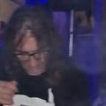 Pevačica tajno snimala Raleta, on van sebe: Oko njega čaše pune alkohola, on se drži za glavu: U lošem stanju