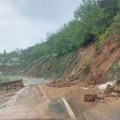 Kolaps na putu kod Užica: Obrušilo se na stotine kubika kamenja, kiša stvorila odron