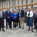 Fon der Lajen i ministarka Miščević obišle kompaniju u Surčinu koja je dobila 45.000 evra od EU