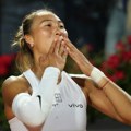 Džen pobedila Sabalenku i plasirala se u polufinale turnira u Rimu