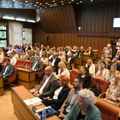 Počela sednica Skupštine grada Novog Sada, ispred protest manje grupe građana