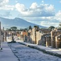 Škotski turista kako krade kamenje iz antičkog lokaliteta Pompeja