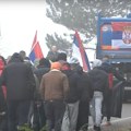 VIDEO: Grupa sa Kosova koja ide u Novi Sad kako bi podržala Vučića dočekana pogrdama u Mrčajevcima