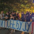 U Savinom Selu duže od devet sati traje protest podrške studentima, SNS organizovala kontraskup