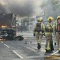 Napad nožem pokrenuo talas nasilja u Belfastu: Stotine maskiranih osoba uzvikuju "stranci napolje"