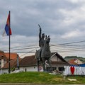 Srbi uspeli da postave bilbord "Vidovdan 2026" u Gračanici VIDEO