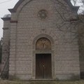 Obijena pravoslavna crkva u selu Devet Jugovića kod Prištine
