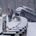 "Zarobljeni smo 20 sati u kolima": Sneg i led prave haos po Evropi: Balkan se sprema za snežni udar, stižu upozorenja