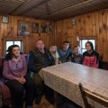Šestočlana porodica Raičević živela je u brvnari, od kiše se skrivali u štali: Da ih vidite sad! (foto)