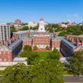 Harvard osuđuje „nezakonit čin odmazde“ nakon što je Tramp zabranio ulazak stranim studentima