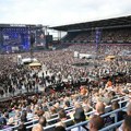 Džejson Momoa oduševio publiku na koncertu legendarnog metal benda: Uleteo u masu i skakao VIDEO
