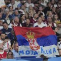 "Pumpaj" odzvanja na Evrobasketu: Navijači iz Rige šalju podršku protestima u Srbiji (VIDEO)