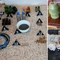 Pronađen mu arsenal oružja! Novosađanin (48) uhapšen u Kragujevcu - imao bombe, mačetu, municiju... Našli mu i legitimaciju…
