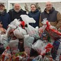 FOTO: „Tate za decu“ obradovale mališane novogodišnjim paketićima