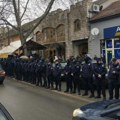 Tenzije u Kuli i Crvenki: Pristalice opozicij okupili se ispred nekoliko objekata u kojima su članovi i simpatizeri SNS