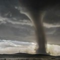 Tornado prevrnuo kamion u Grčkoj!