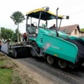 Putari rade i po vrućini na više lokacija: Uređuju se kolovozi, pešačke staze i saobraćajna signalizacija