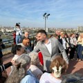 Penzioneri u obilasku Petrovaradinske tvrđave sa gradonačelnikom Novog Sada