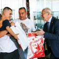 Crvena Zvezda ugostila porodicu Filić sa dvanaestoro dece iz Kragujevca i obradovala ih poklonima