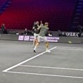 Rodžer Federer ponovo na terenu: Pogledajte kako Švajcarac udara lopticu u 42. godini