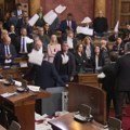 Divljačko nasilje i prostakluk opozicije u Skupštini: Orlić - Ostaće upamćeni i po krađi toalet-papira