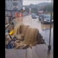 "Ovo je kao nijagara": Strašni snimci iz Novog Pazara: Oluja urušila puteve, voda šiklja, vozači zaustavili vozila da ne bi…