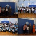 (Foto, video) odajemo priznanje uspešnim i talentovanim školarcima Vidovdanske nagrade uručene novosadskim osnovcima i…