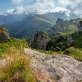 Planinske markacije na staroj planini! Idealno mesto za aktivan odmor, zahvaljujući lepotama koje pruža vrvi od turista…