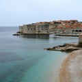 Dubrovčani u šoku! Ulice grada osvanule u belom, ali ne zbog snega! Otkriveno šta se desilo, objavljeni snimci (foto/video)