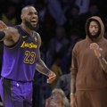 Godine su za njega samo broj! Lebron Džejms pregazio Portland! (video)