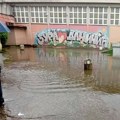 Poplava u Osnovnoj školi „Đura Daničić“ na Voždovcu, deca „evakuisana“