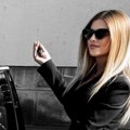 Skupocen automobil, haljina sa izrezom i vrtoglave štikle: Kija Kockar otkrila koliko para je pukla: "Evo, koga zanima..."…