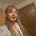 "Kao da sam je na oglasu našao" Mislili su da se zbog nje razveo, ovo je lepotica koja će pevaču roditi bebu 6 meseci posle…