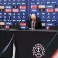 "Aljkavo, bez energije, sporo na svakom koraku": Obradović seo i gledao u jedan papir na konferenciji