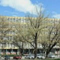 Građani ispred suda u Novom Sadu zvižde u znak podrške studentima i aktivistima