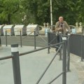 Duple ograde na Studentskom trgu - nije jasno šta se ograđuje (VIDEO)