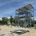 Gradonačelnik obišao radove na montaži tobogana na Otvorenom bazenu