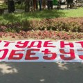 Крушевачки студенти у блокади за уторак најавили 16 минута тишине испред Полицијске управе због одузетог транспарента…