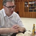 Bogataši probali parizer: Vučić na Instagramu objavio kako doručkuje sa Malim i Tomom Monom