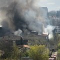 Veliki požar u Učiteljskom naselju: Prvi snimci: Ogroman crni dim se vidi čak iz centra Beograda, 30 vatrogasaca na terenu…