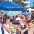 Stigli paradajz turisti Prizor sa crnogorske plaže i komentar koji je razbesneo ljude