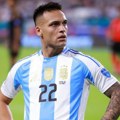 Argentina dominantno do četvrtfinala: Martinez odmenio Mesija i pokazao klasu! (video)