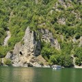 Nesreća na Zlatarskom jezeru: Muškarac se prevrnuo sa gumenog čamca u vodu, nije isplivao