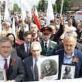 Ulicama Beograda krenula svečana šetnja „Besmrtni puk“: Kolonu predvodi ambasador Rusije Aleksandar Bocan-Harčenko