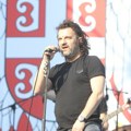 Isplivao bizaran snimak sa SNS koncerta Ace Lukasa u Nišu: Šta, pobogu, radi ovaj čovek u publici