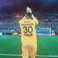 Ušao u 94. minutu da mu pun stadion uzvikne ime: Mandanda je najveća legenda, ne zaboravljaju mu 600 mečeva